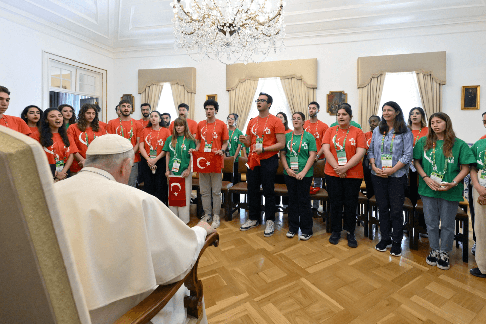 Featured image from the article: Pope Francis meets with young Turks